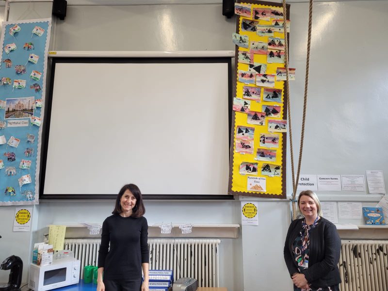 Picture of Liz Kendall with Libby Smith, headteacher of Imperial Avenue Infant School