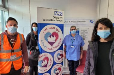 Liz Kendall with three staff and volunteers from the Peepul Centre vaccination centre in Leicester